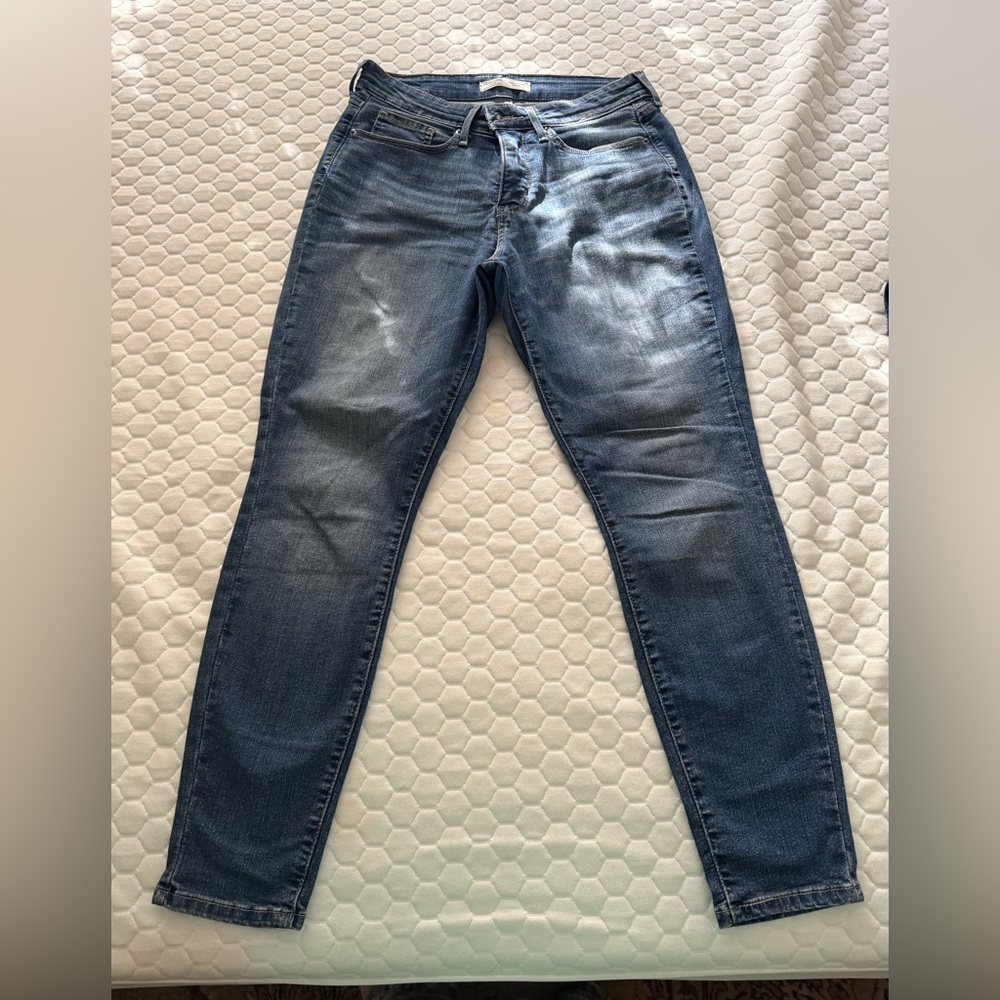 Levi’s Classic Blue Women's Jeans